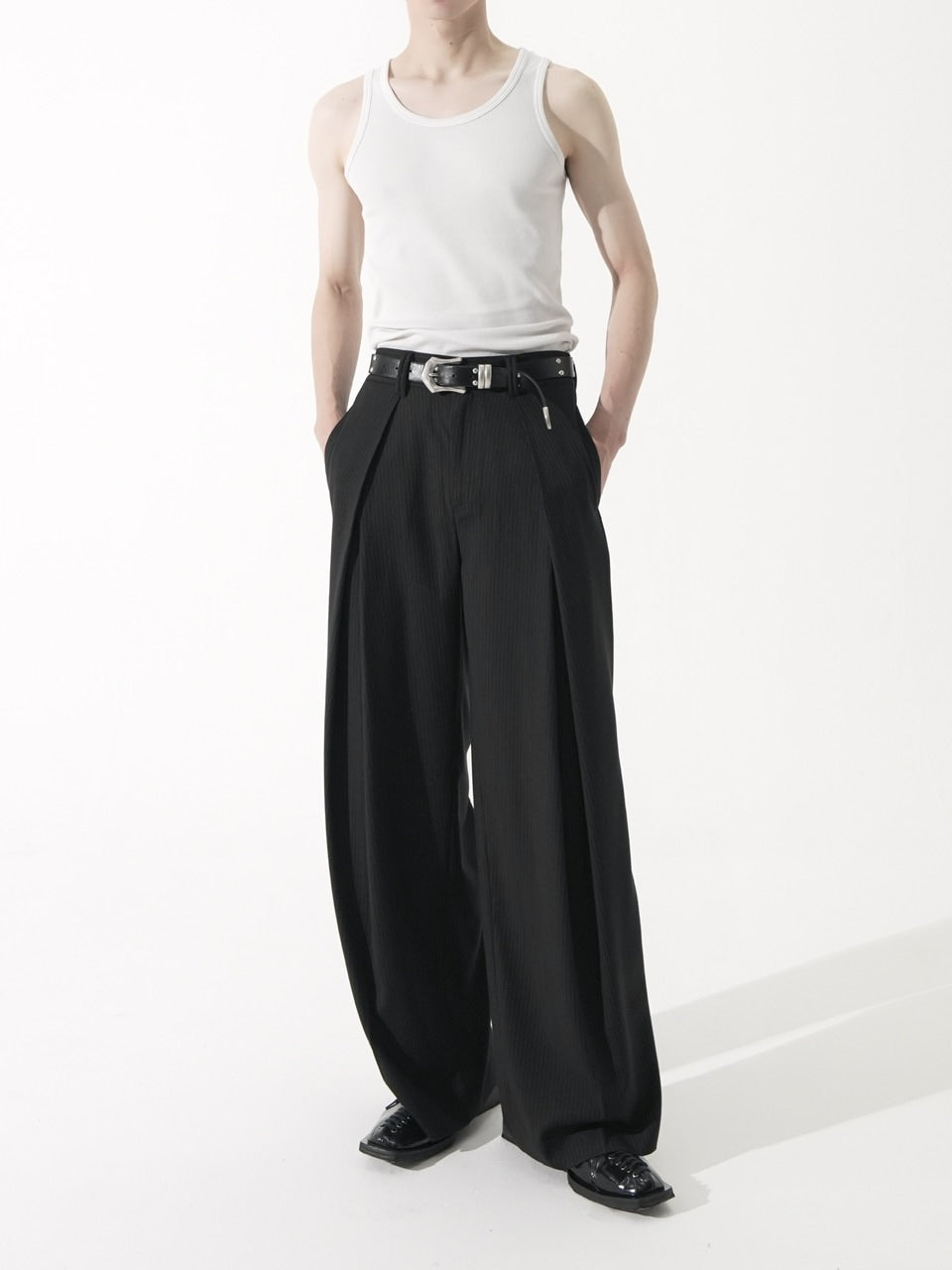 【CS】stripe cross tuck drape slacks (black)