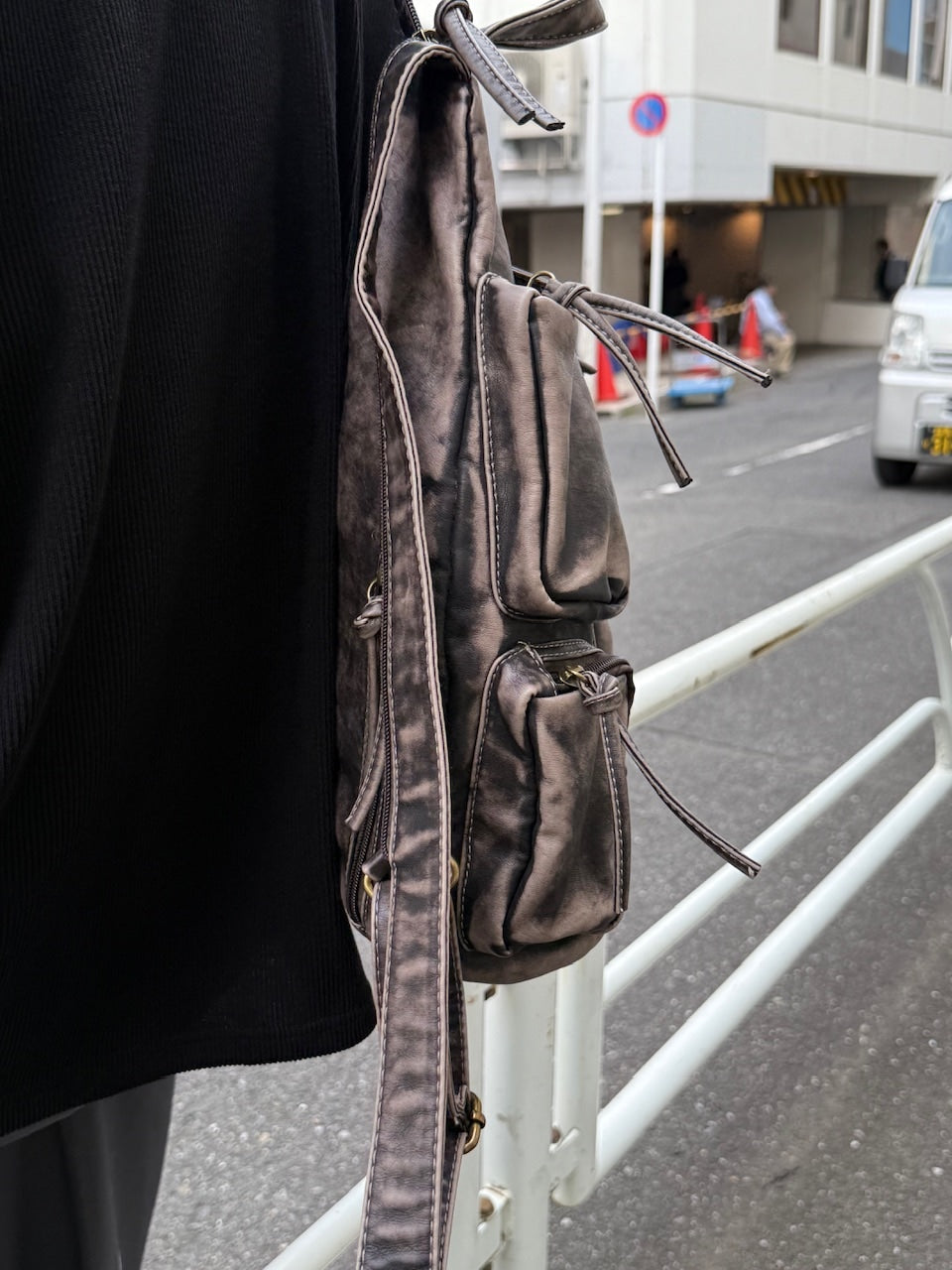 大阪店WEB限定受注制【Chikashitsu +】vintage wash triangle leather bag