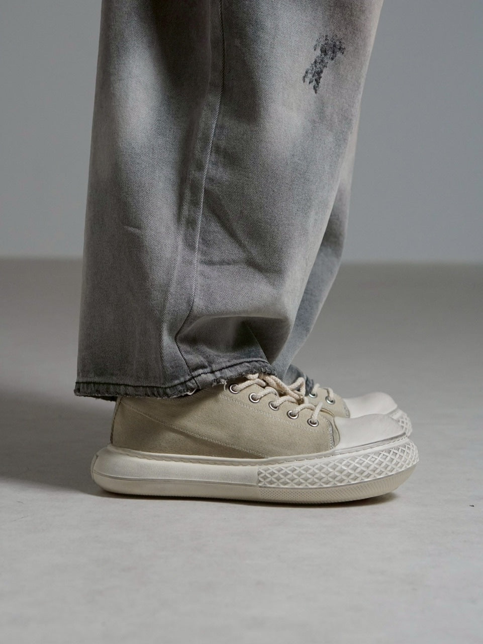 受注制【Chikashitsu +】volume toe canvas sneaker (2color)