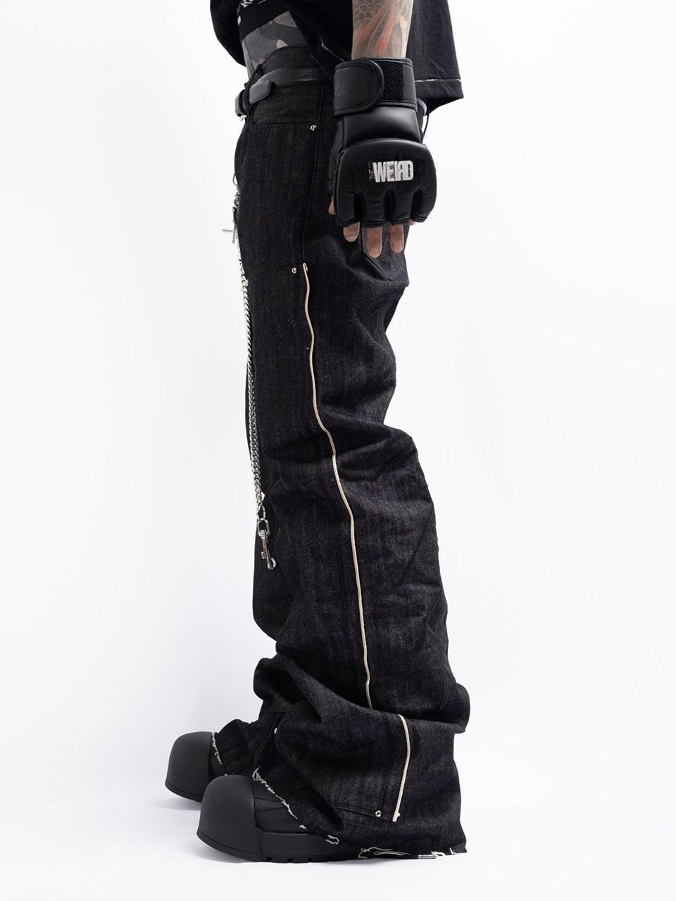 【F.V.V.O】RED SELVEDGE EMBROIDERED RAW DENIM JEANS