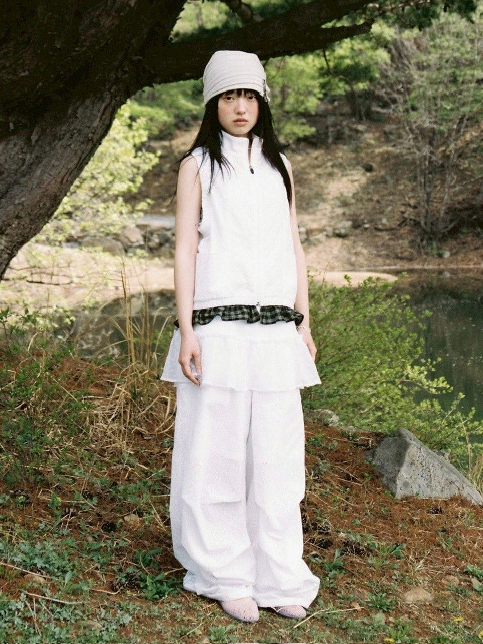 【TUOMIO】EYELET FRILL VEST / 【トゥオミオ】アイレットフリルベスト