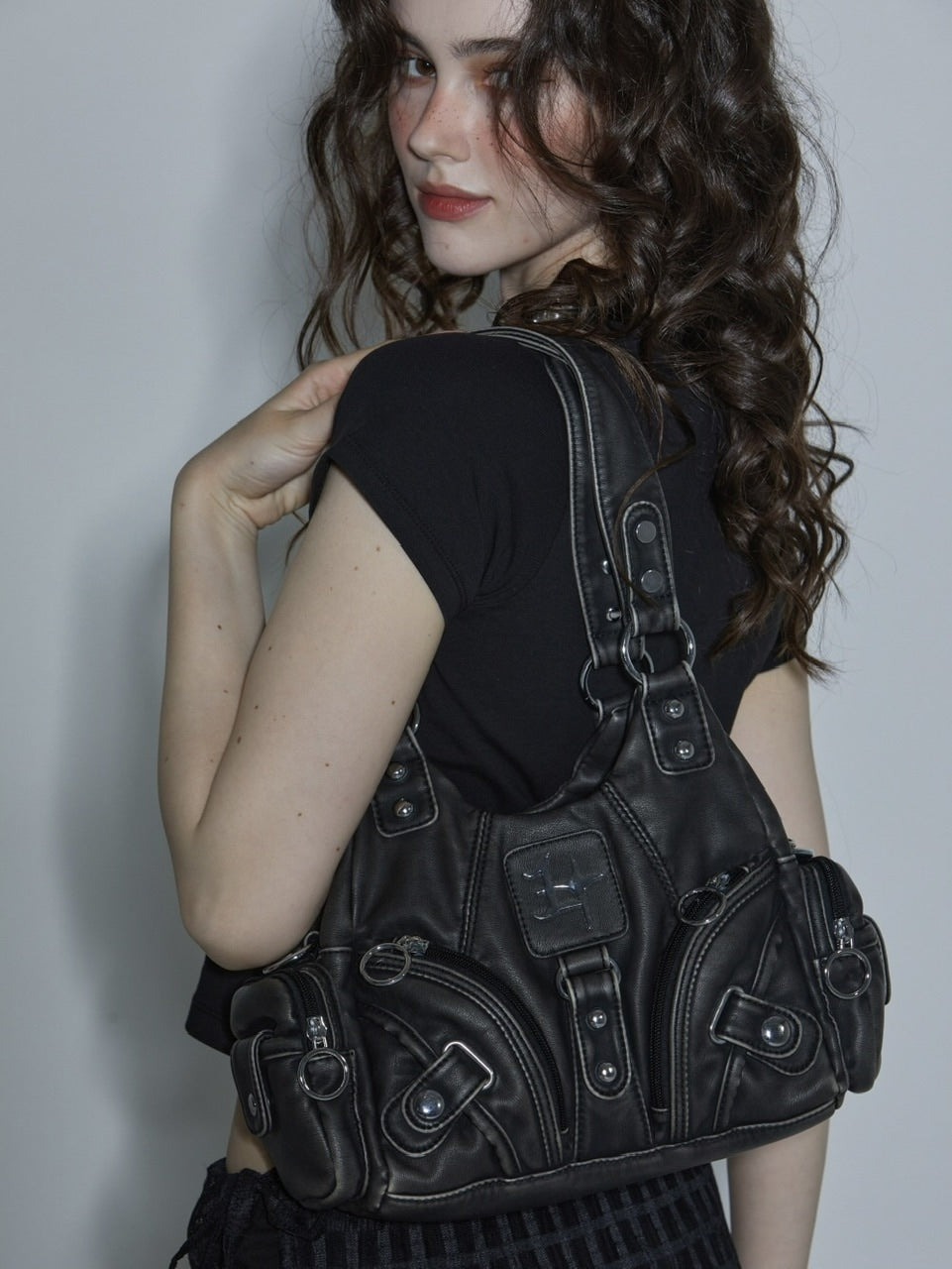 【GATELESS】HEART GRAPHIC PRINT CROPPED T-SHIRT / 【ゲートレス】ハートグラフィックプリントクロップド半袖Tシャツ