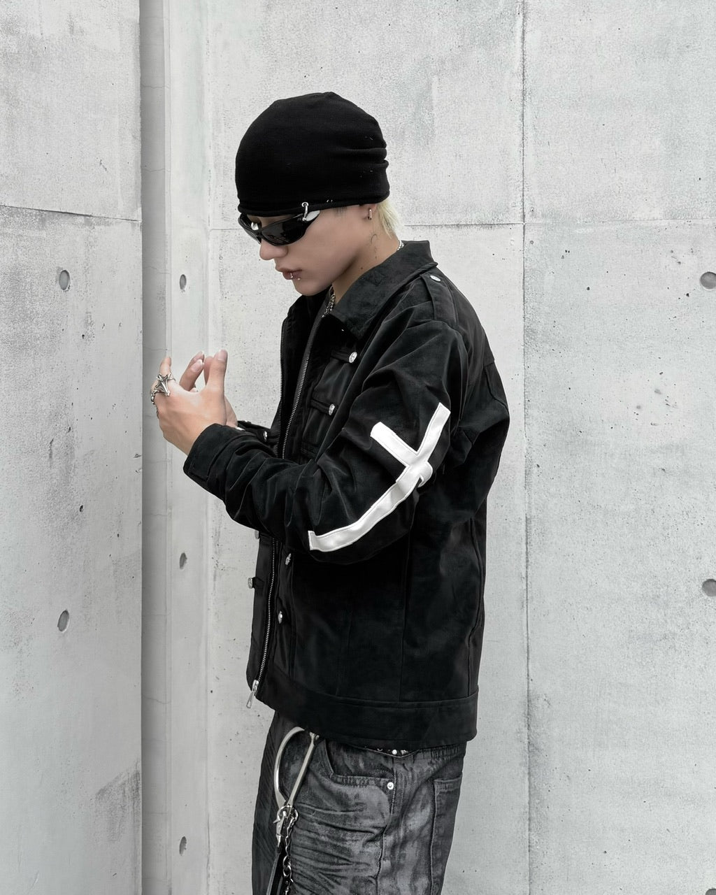 国際配送【Never mind the XU】cross emblem cropped leather jacket