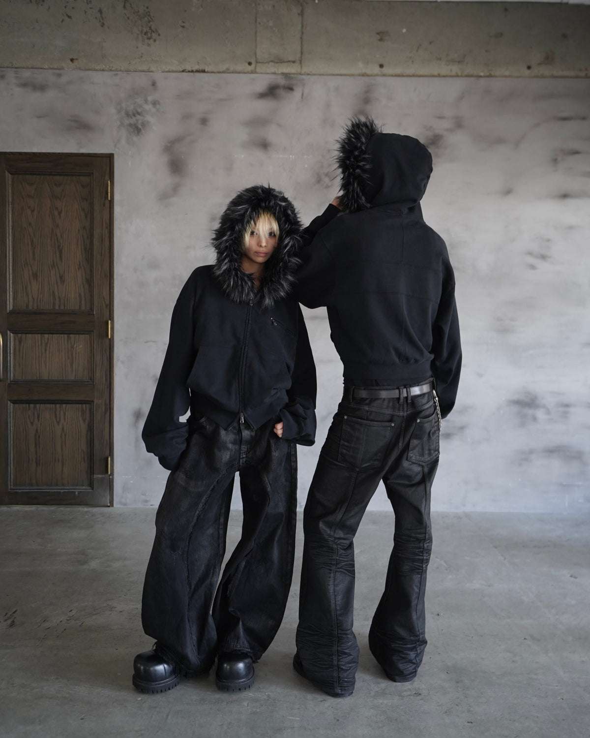 【CHIKASHITSU PLUS HIGH】Volume fur cropped zip hoodie
