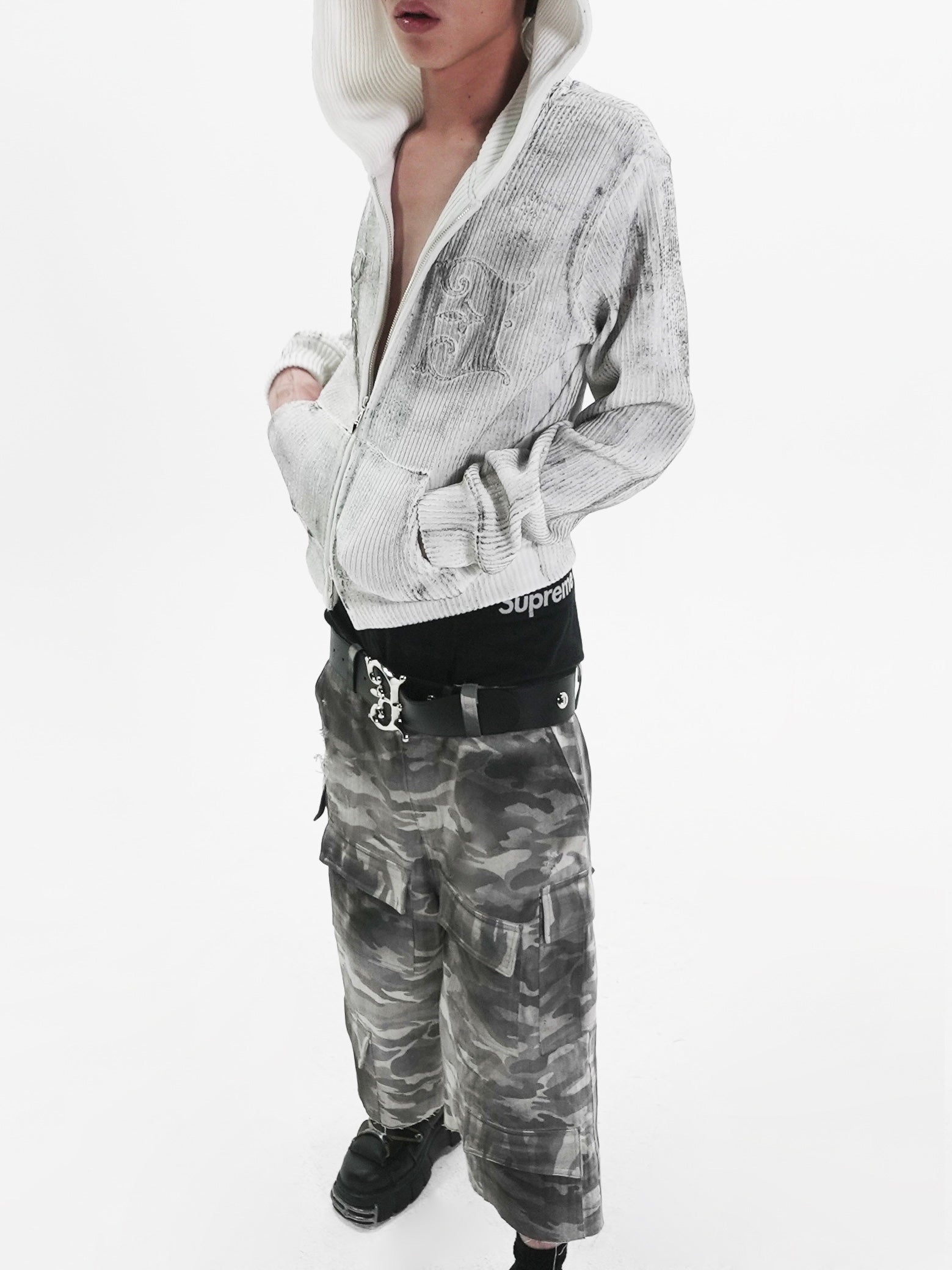 【E RIN AI E】DISTRESSED CAMO CARGO BERMUDA PANTS