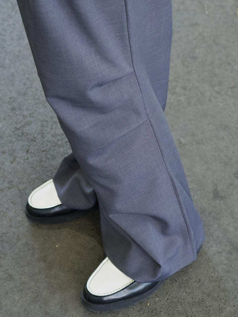 東京店WEB限定【Chikashitsu +】full length knee tuck slacks (2color)