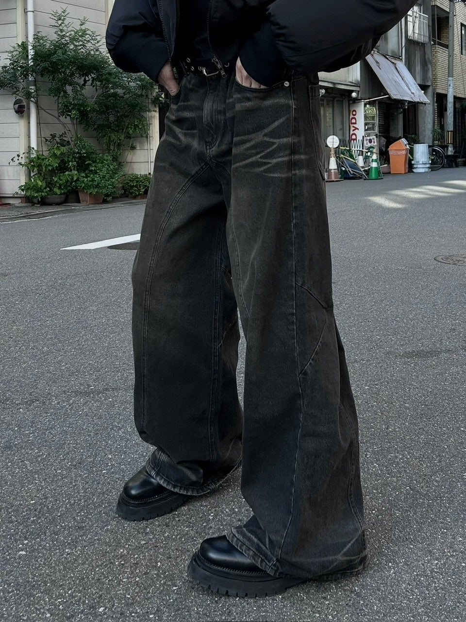 大阪店WEB限定受注制【Chikashitsu +】back snap wide flare denim pants (2color)