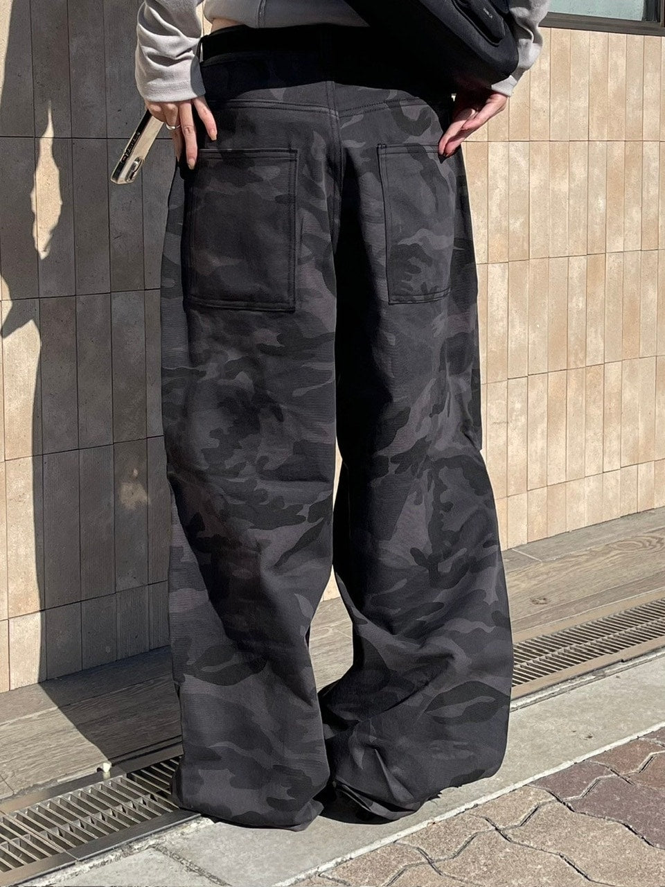 受注制【Chikashitsu +】snap button camouflage pants (2color) / 【チカシツプラス】スナップボタンカモフラージュワイドデニムパンツ