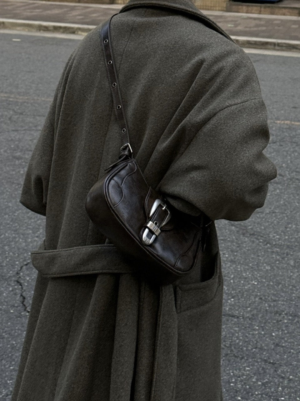 大阪店WEB限定受注制【Chikashitsu +】belt buckle shoulder bag (2color)