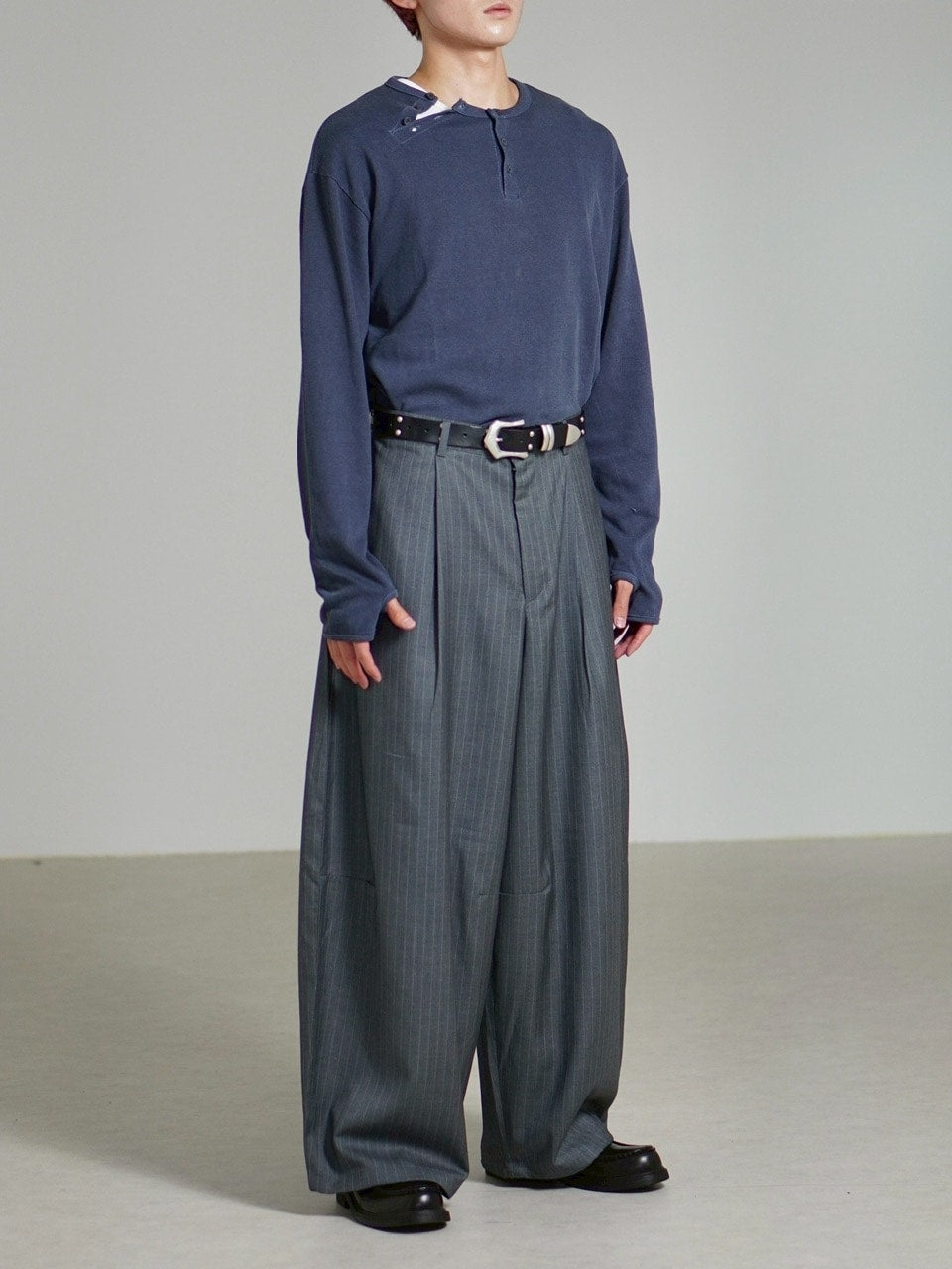 受注制【Chikashitsu +】draw cord stripe wide slacks / 【チカシツプラス】ドローコードストライプワイドスラックス (2color)