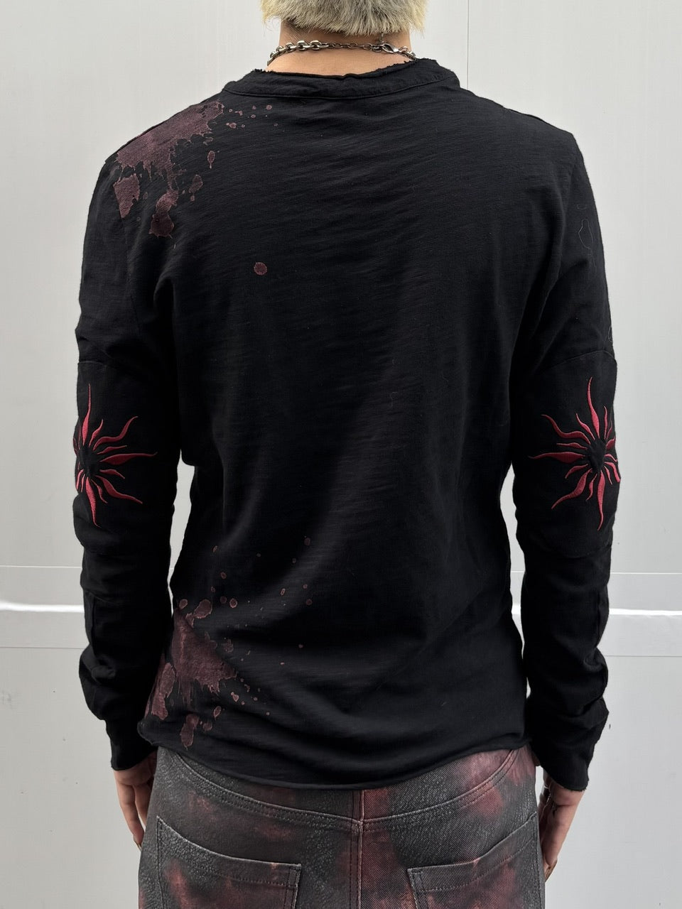 国際配送【Never mind the XU】paint graphic henley long sleeve