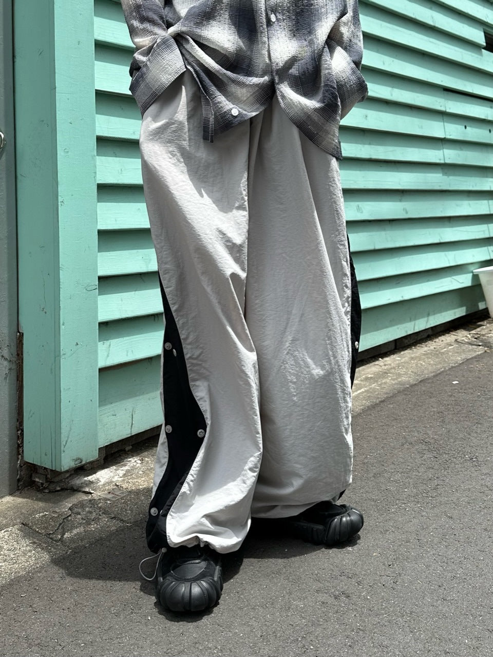 大阪店WEB限定受注制【Chikashitsu +】snap nylon ballon pants (2color)