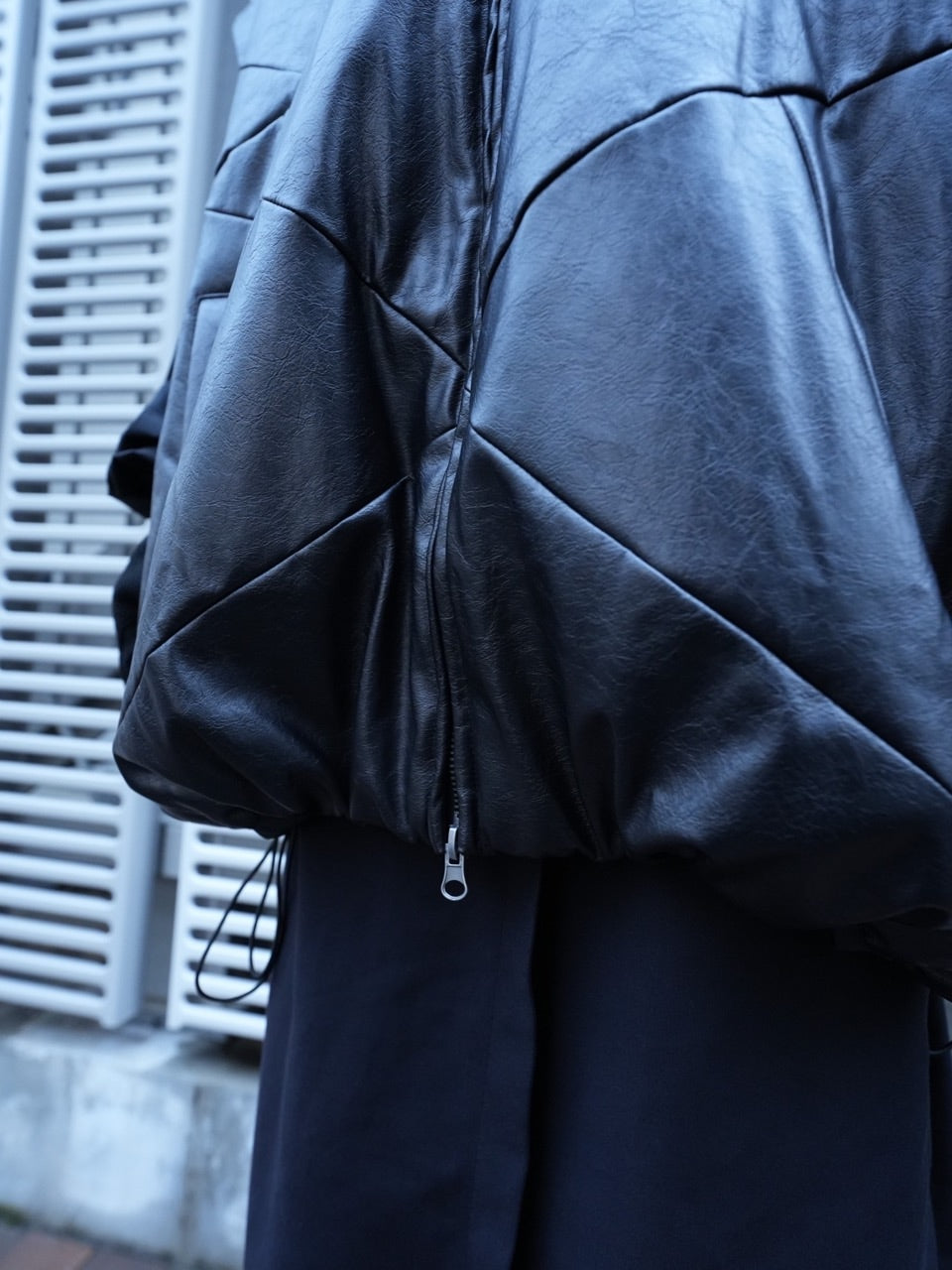 【DIG YOUR OWN GRAVE】star leather vest (2color)