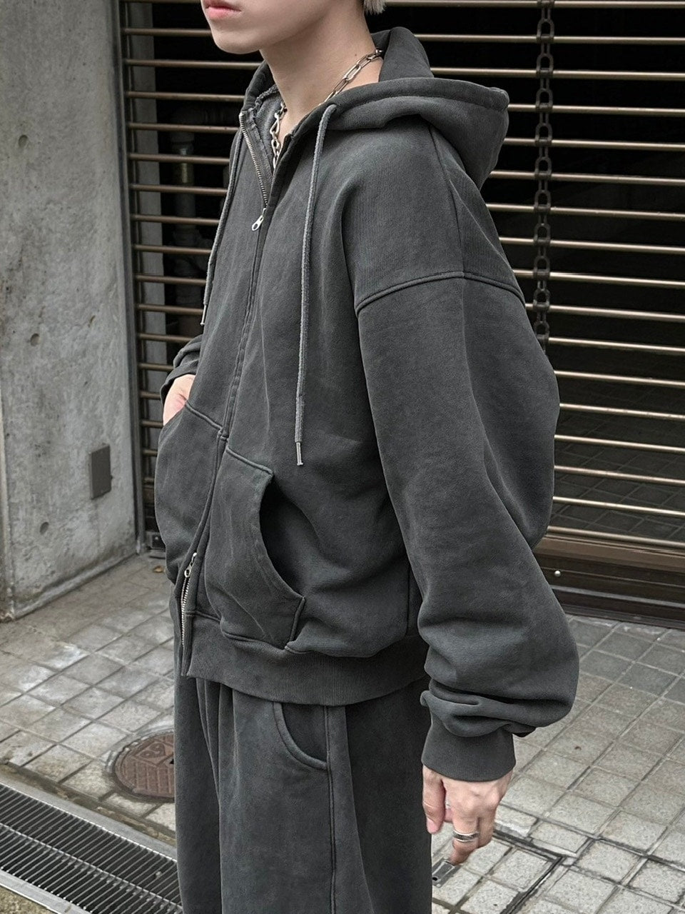 受注制【Chikashitsu +】unisex semi cropped pigment wash hoodie (4color)
