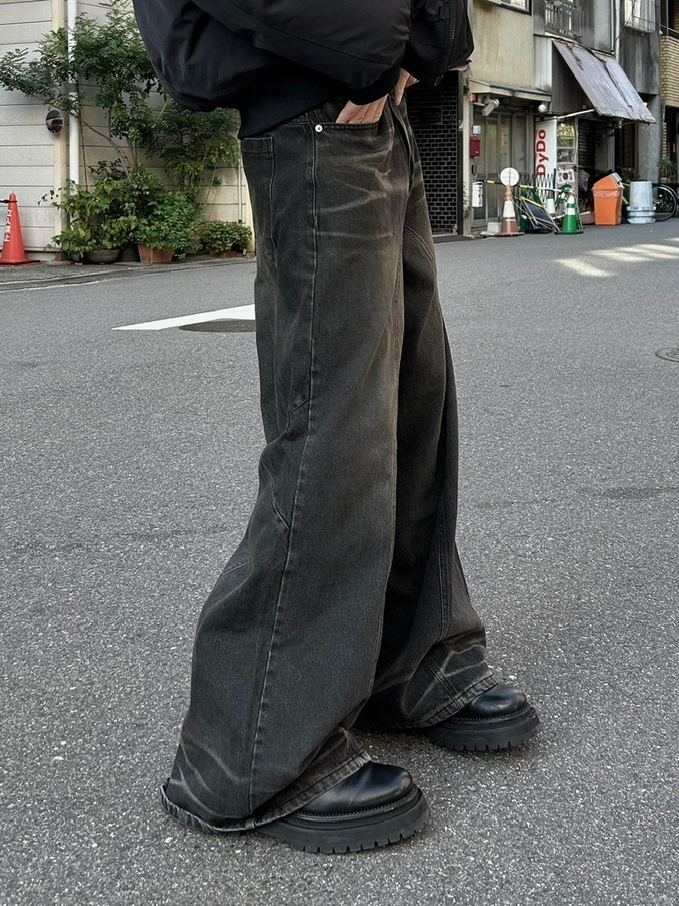 大阪店WEB限定受注制【Chikashitsu +】back snap wide flare denim pants (2color)