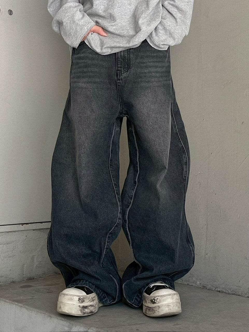 【Chikashitsu +】side wave design denim pants (BLACK)