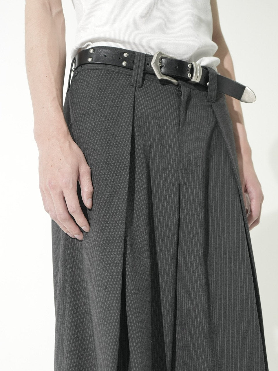 【CS】stripe cross tuck drape slacks (gray)