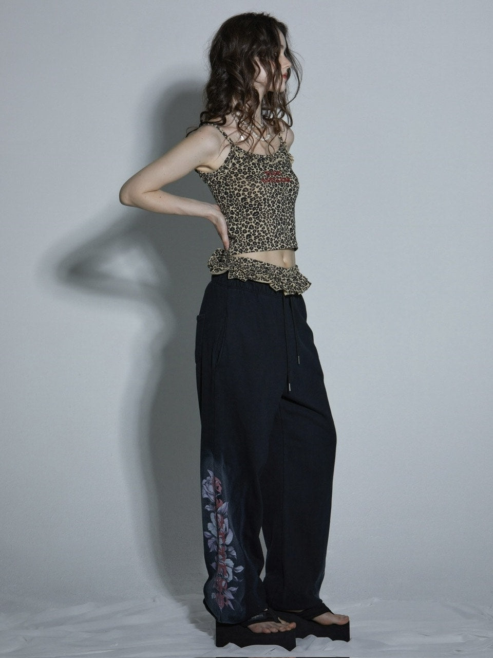 【GATELESS】 LEOPARD LOGO FRILL CAMISOLE / 【ゲートレス】レオパードロゴフリルキャミソール