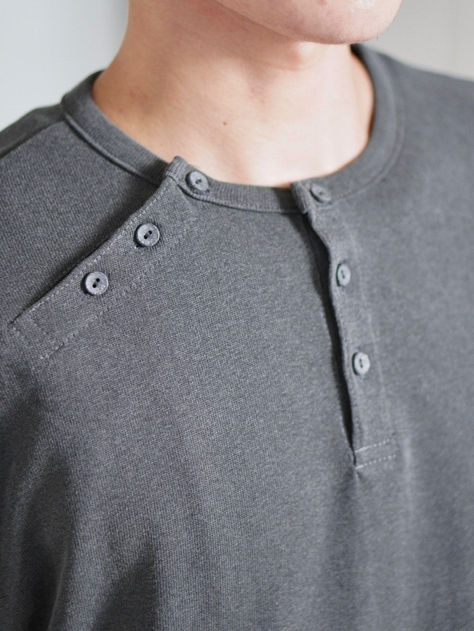 受注制【Chikashitsu +】double button henry neck long sleeve tee / 【チカシツプラス】ダブルボタンヘンリーネック長袖Tシャツ (4color)