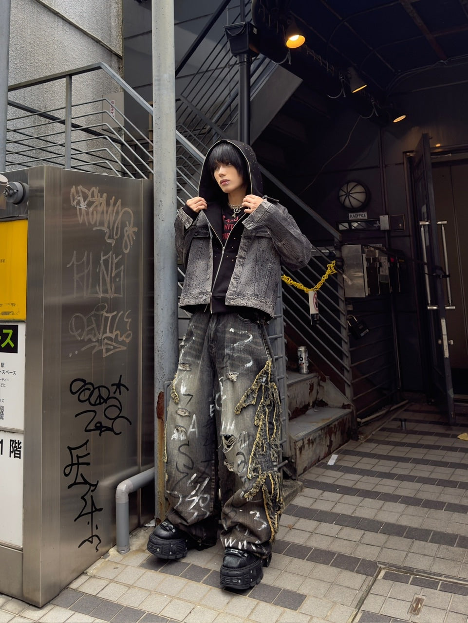 国際配送【Never mind the XU】rhinestone denim jacket (2color