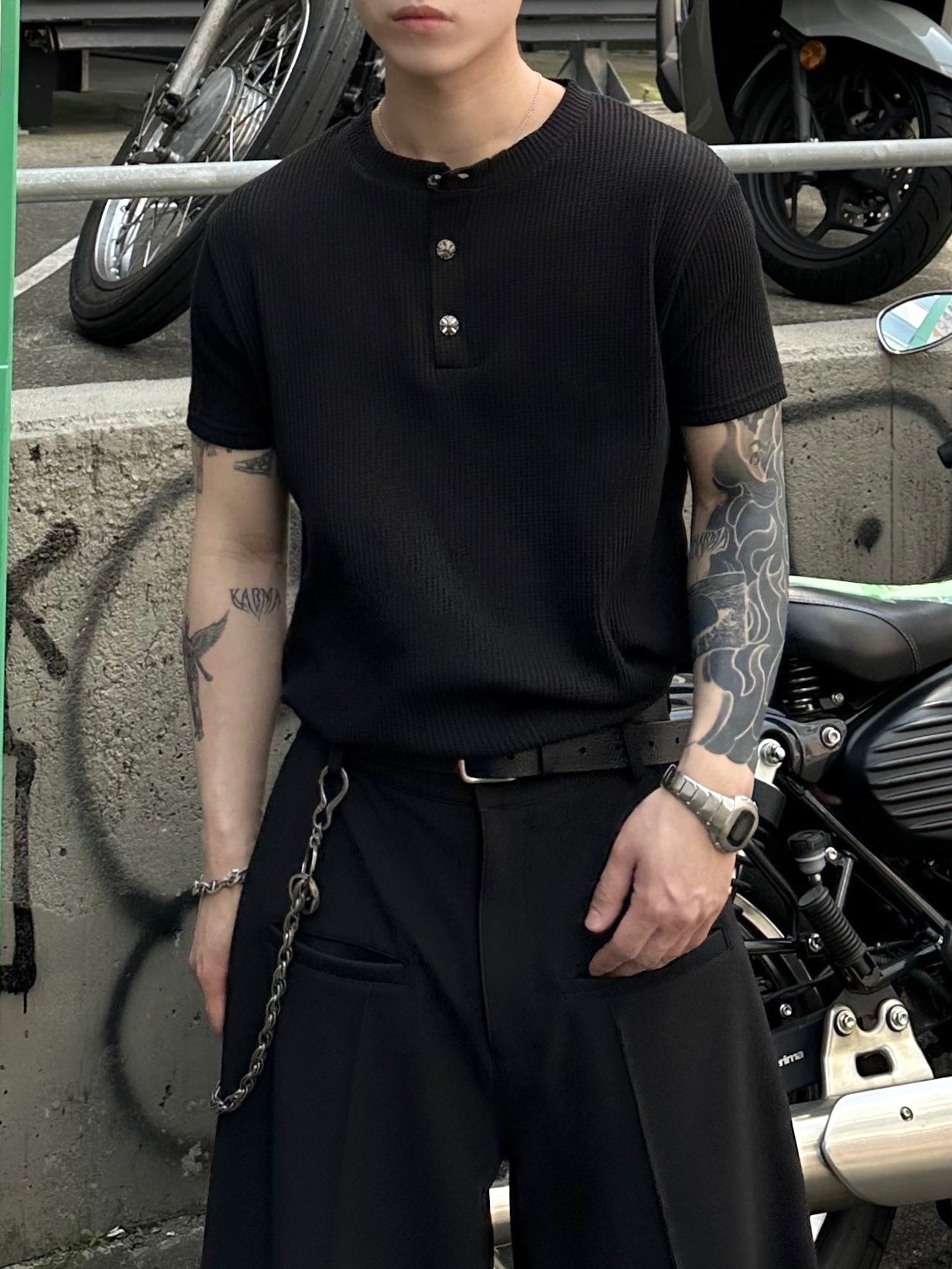 大阪店WEB限定受注制【Chikashitsu + 】button point henley neck t-shirt (3color)