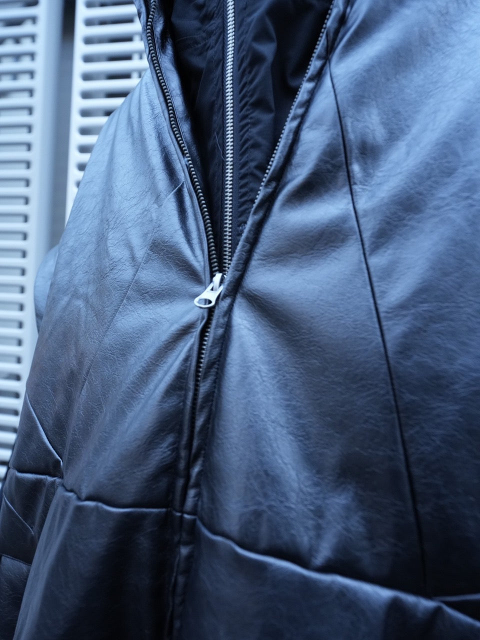 【DIG YOUR OWN GRAVE】star leather vest (2color)