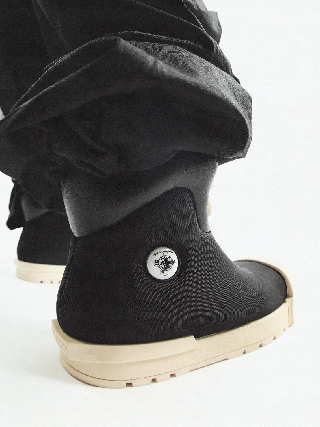 【F.V.V.O】THICK SOLED HIGH TOP BOOTS / 【フリーワールドオーダー(エフヴィーヴィーオー)】スニーカーライクミドルブーツ