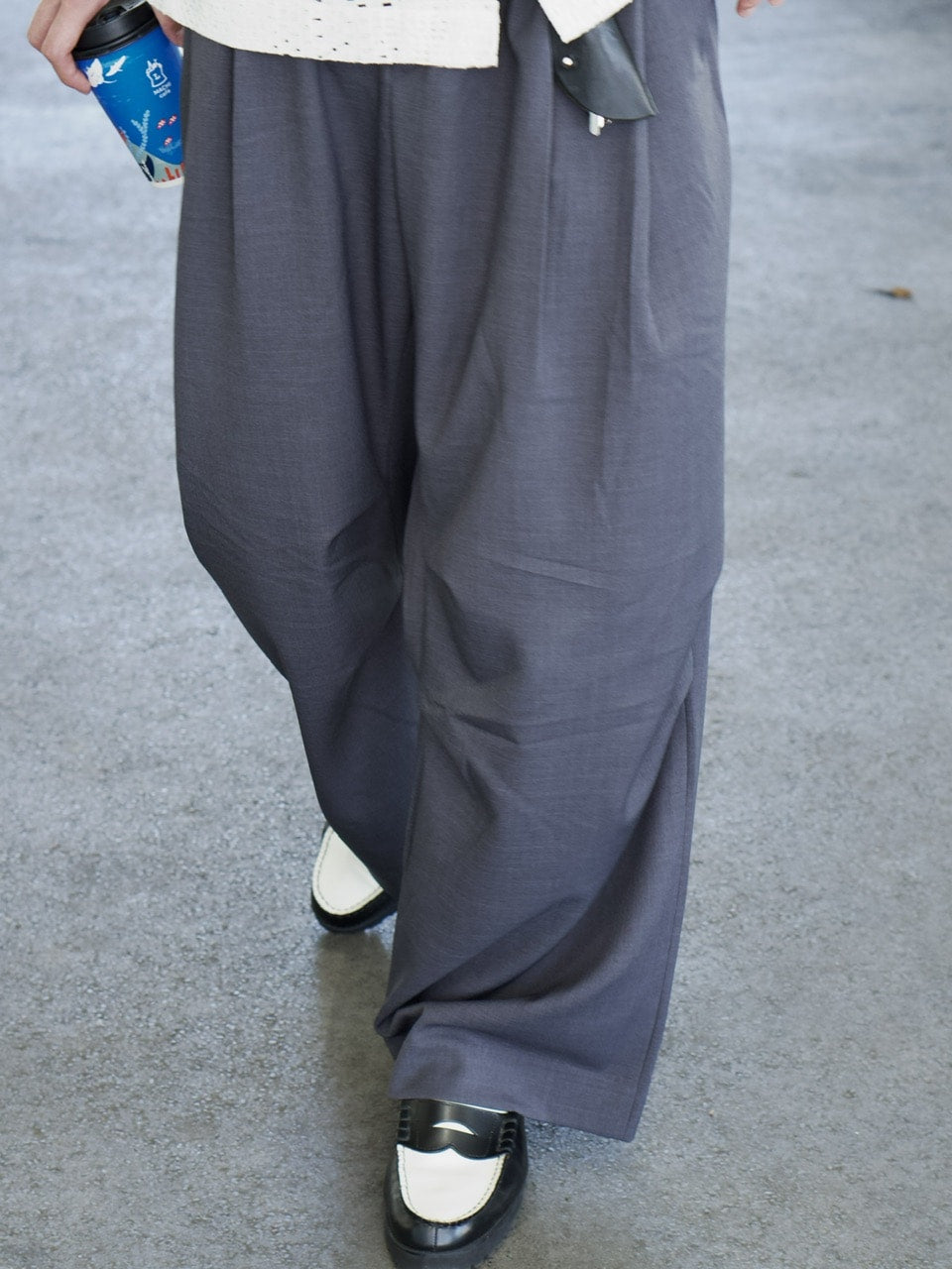 東京店WEB限定【Chikashitsu +】full length knee tuck slacks (2color)