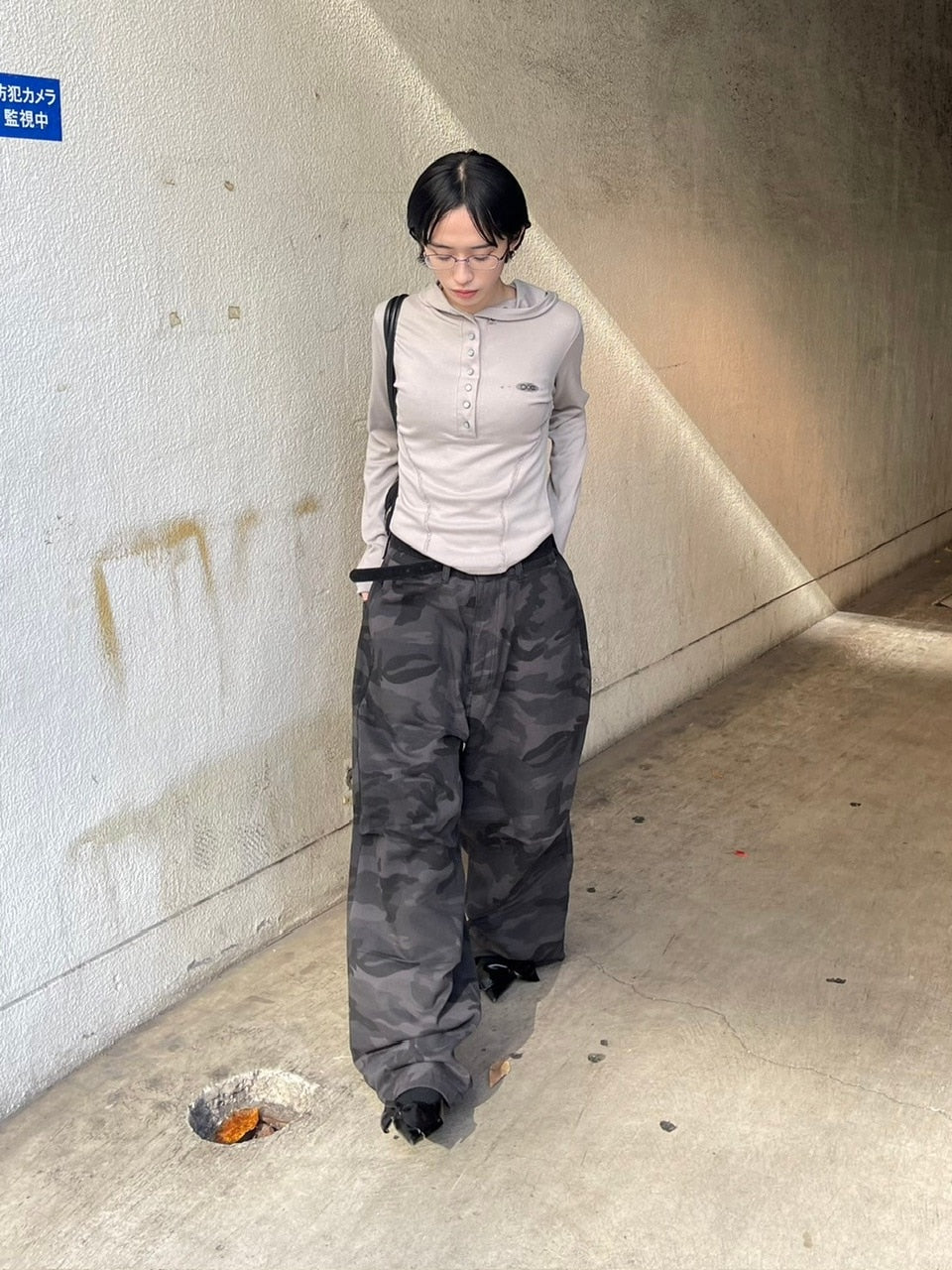受注制【Chikashitsu +】snap button camouflage pants (2color) / 【チカシツプラス】スナップボタンカモフラージュワイドデニムパンツ