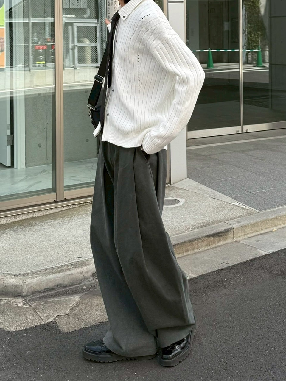 【Chikashitsu +】rivet zip up knit (2color)