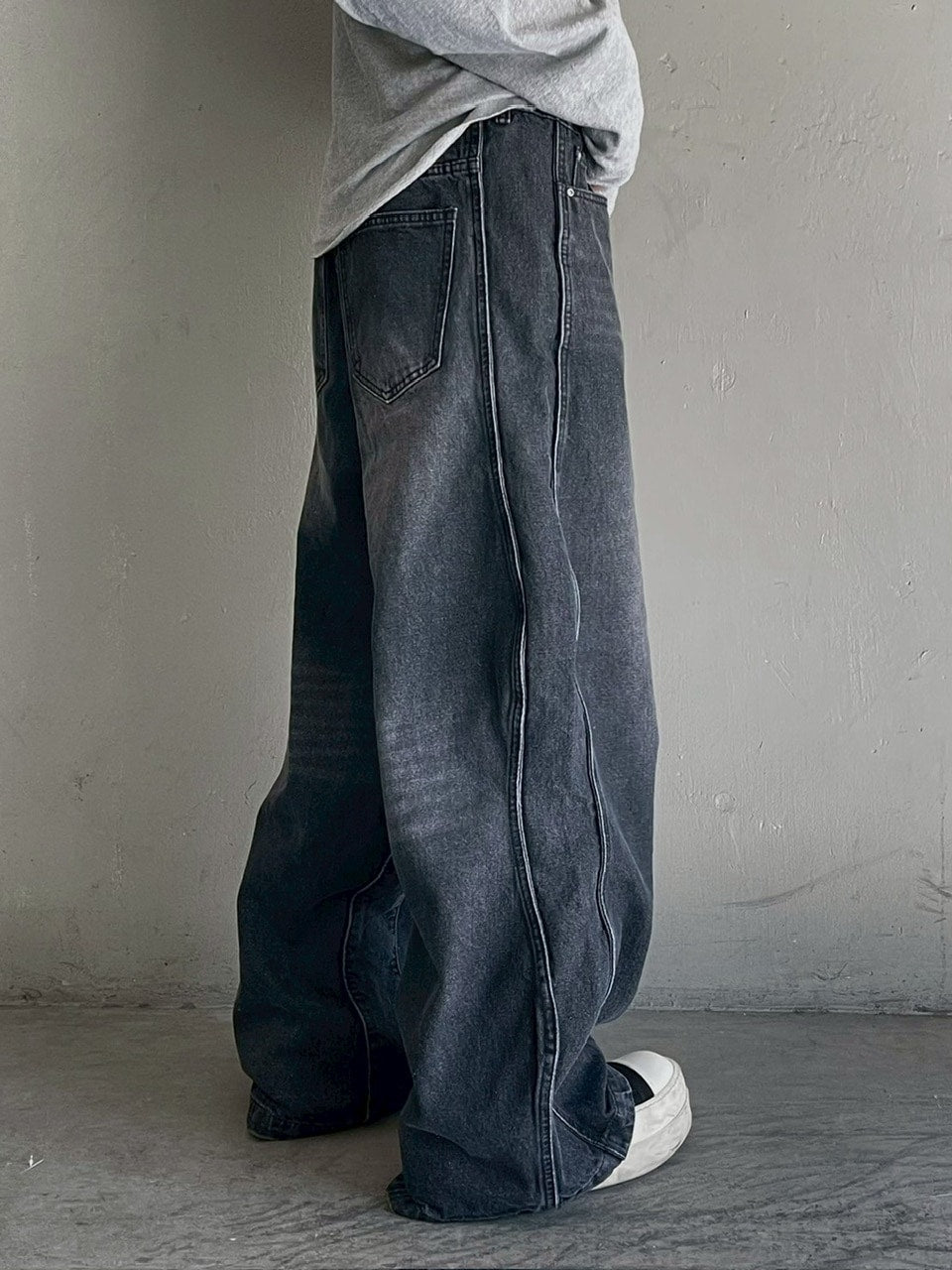 【Chikashitsu +】side wave design denim pants (BLACK)