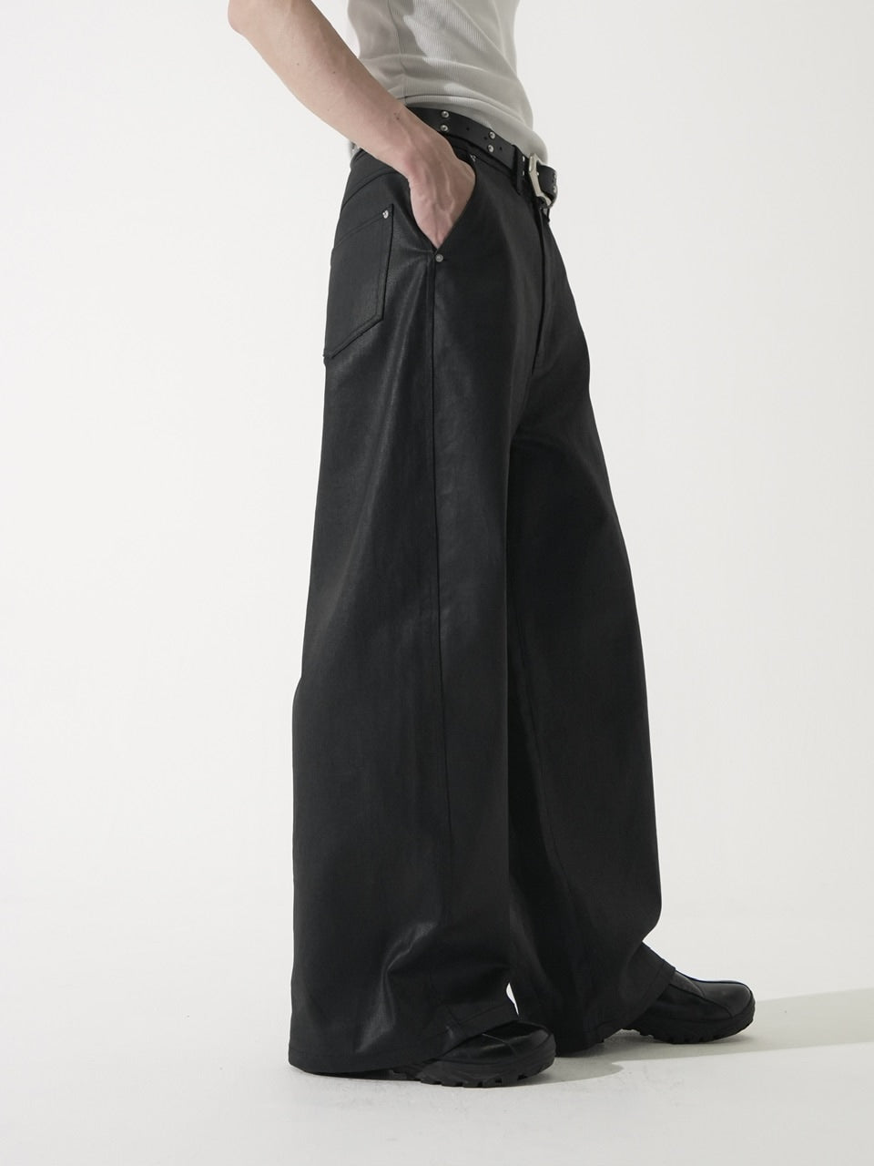 【CS】coated wide denim pants (black)