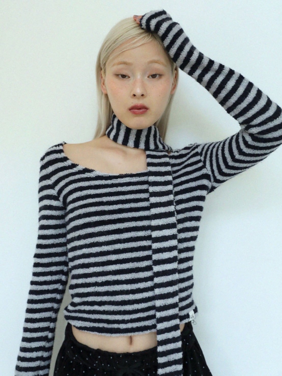 12/21 20:00 再販【Uglyshadow】SCARF ROUND T-SHIRT