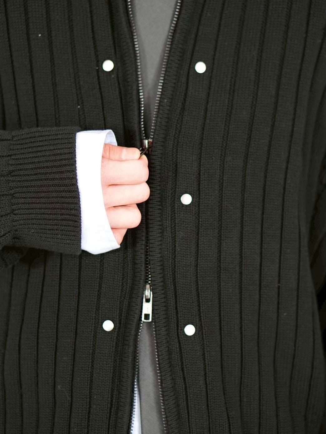 【Chikashitsu +】rivet zip up knit (2color)