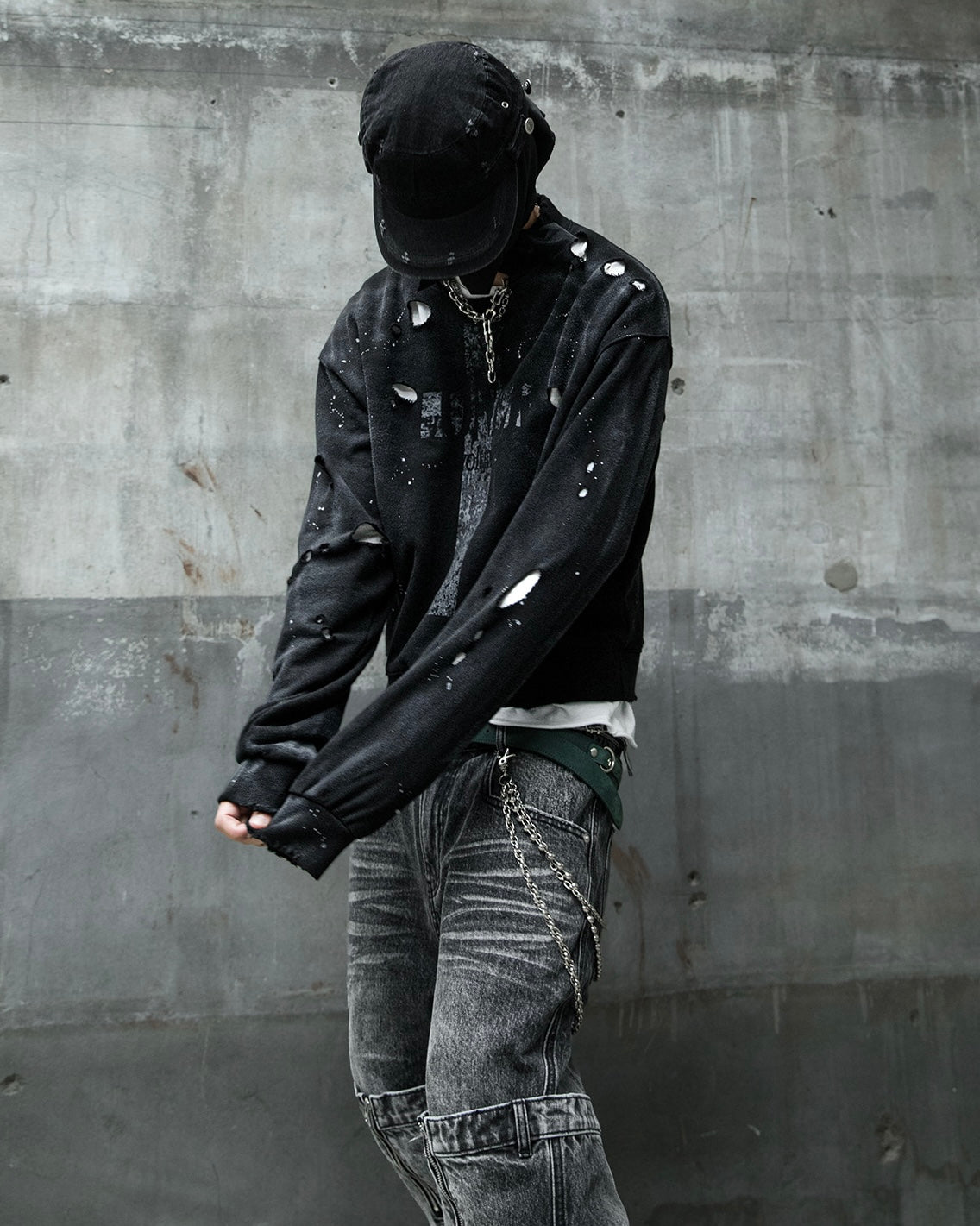 【roaringrad】Cross Damage Sweat Shirt