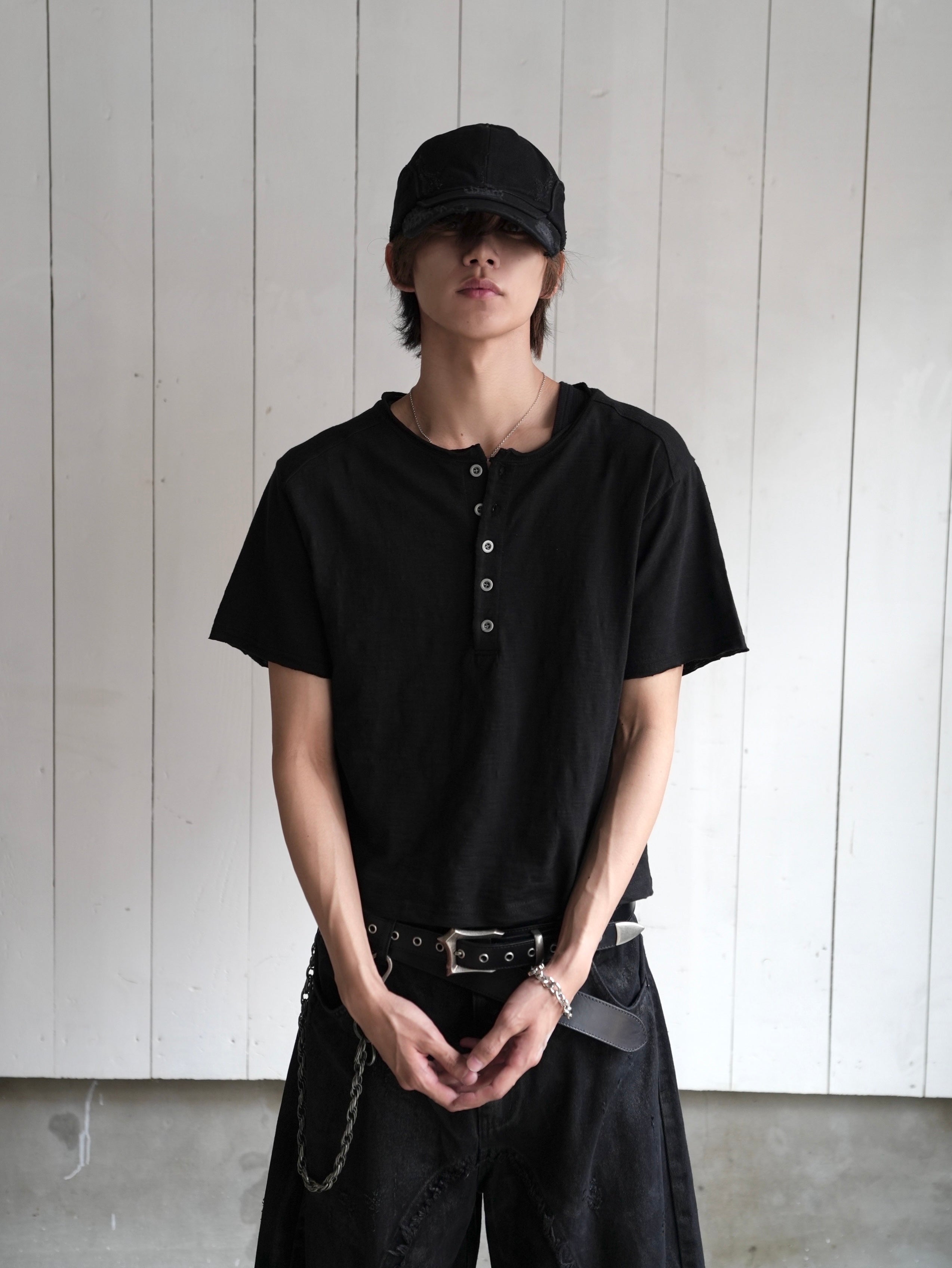 【CHIKASHITSU PLUS HIGH】Steel button short sleeve henley tee (2color)