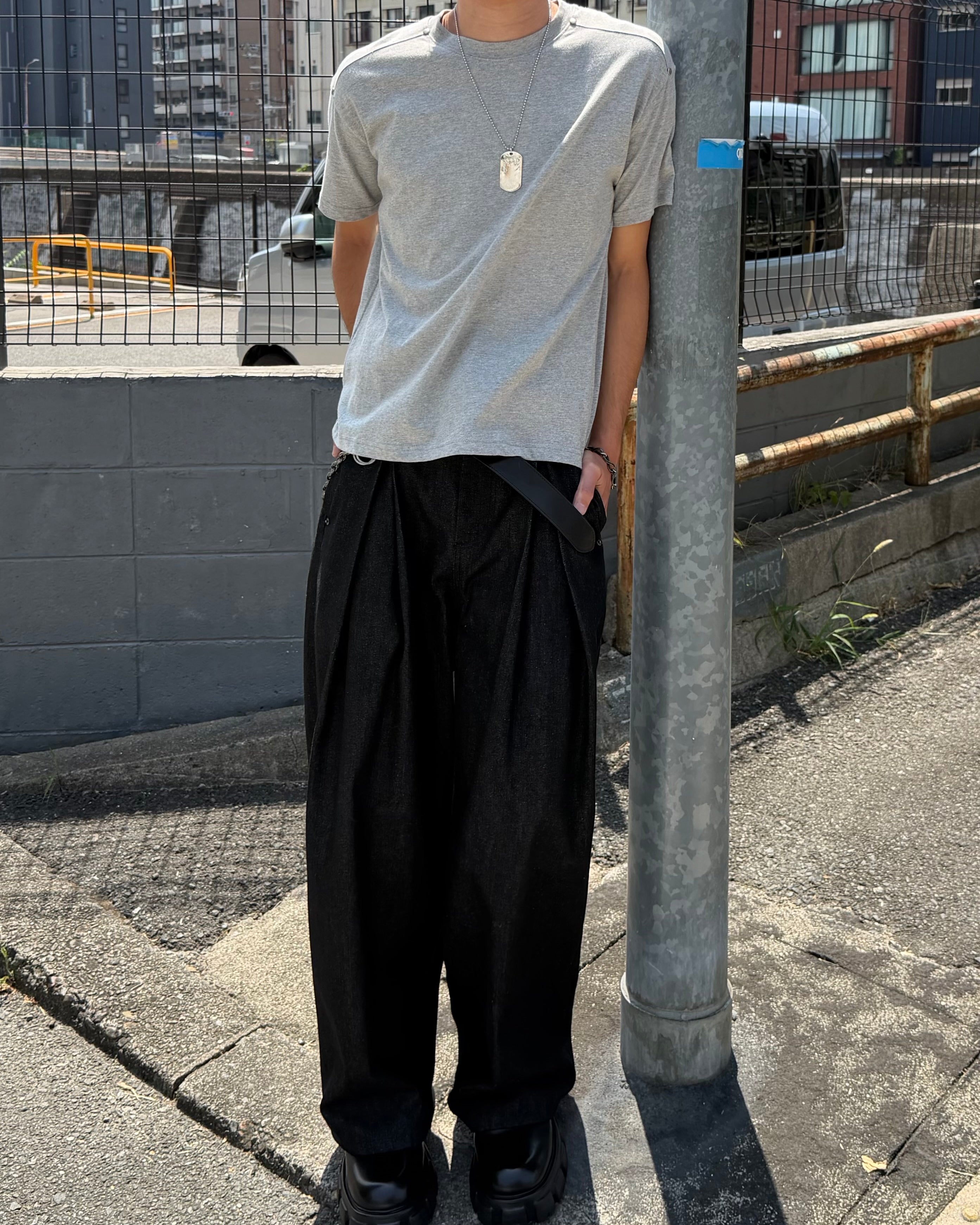 大阪店WEB限定受注制【Chikashitsu +】shoulder rivet t-shirt (3color)