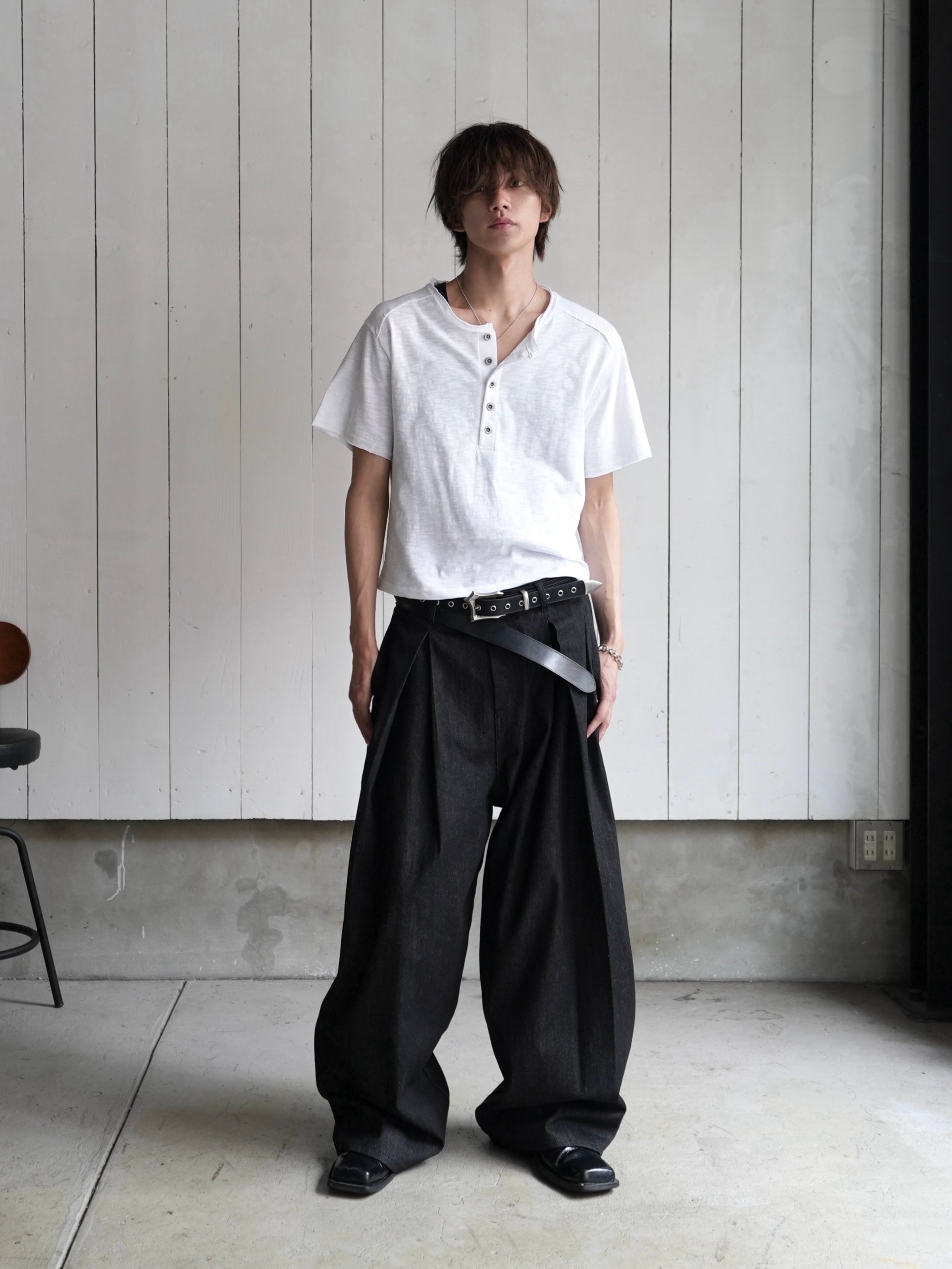 【CHIKASHITSU PLUS HIGH】Steel button short sleeve henley tee (2color)