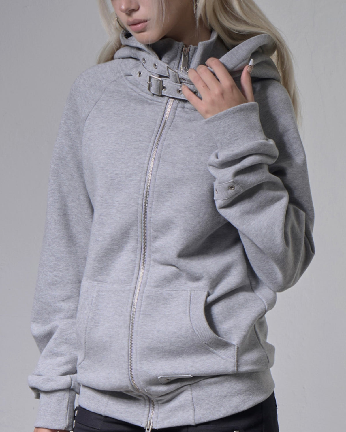 【FANCY CLUB】LAYER BUCKLE HOODED ZIP-UP