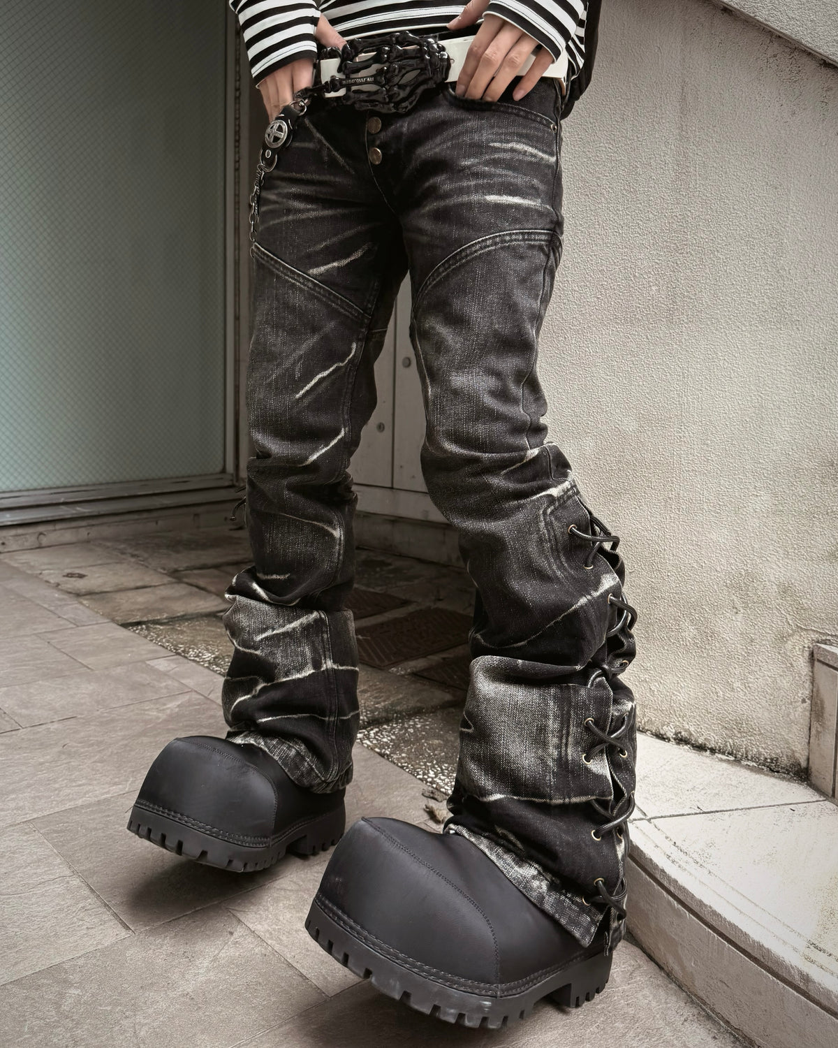 国際配送【Never mind the XU】Tornado Fade Lace-Up Flared Denim