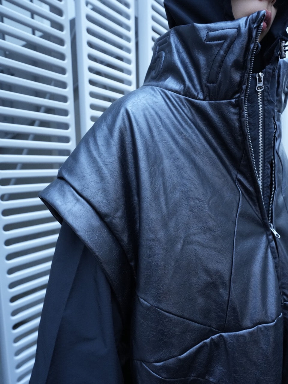 【DIG YOUR OWN GRAVE】star leather vest (2color)