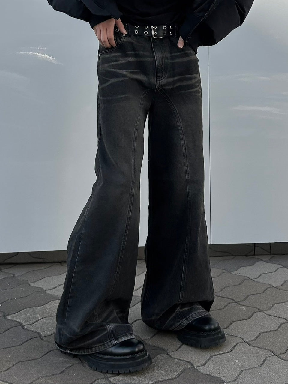 大阪店WEB限定受注制【Chikashitsu +】back snap wide flare denim pants (2color)