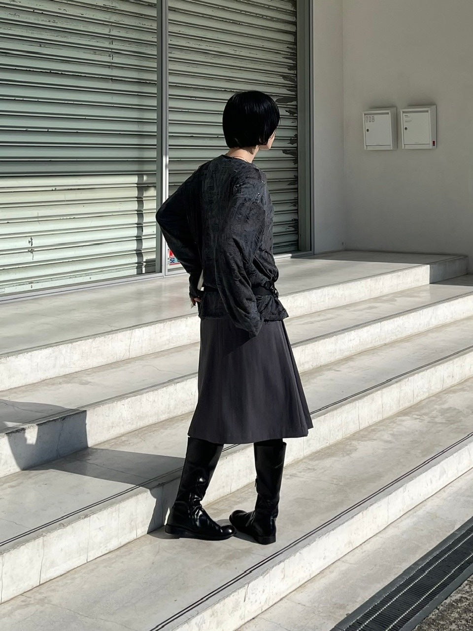 受注制【Chikashitsu +】shoulder button grunge knit (2color)