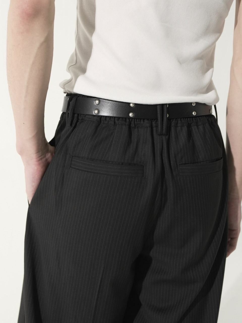【CS】stripe cross tuck drape slacks (black)