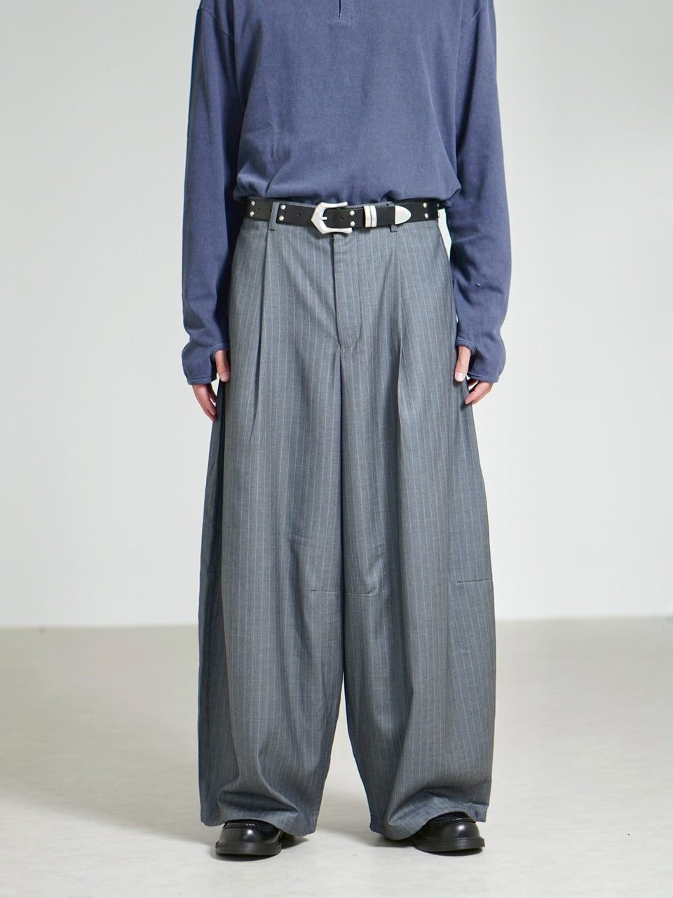 受注制【Chikashitsu +】draw cord stripe wide slacks / 【チカシツプラス】ドローコードストライプワイドスラックス (2color)