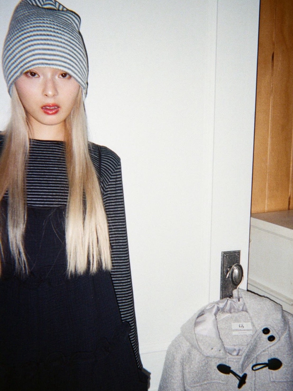 12/21 20:00 発売【Uglyshadow】THIN STRIPED T-SHIRT