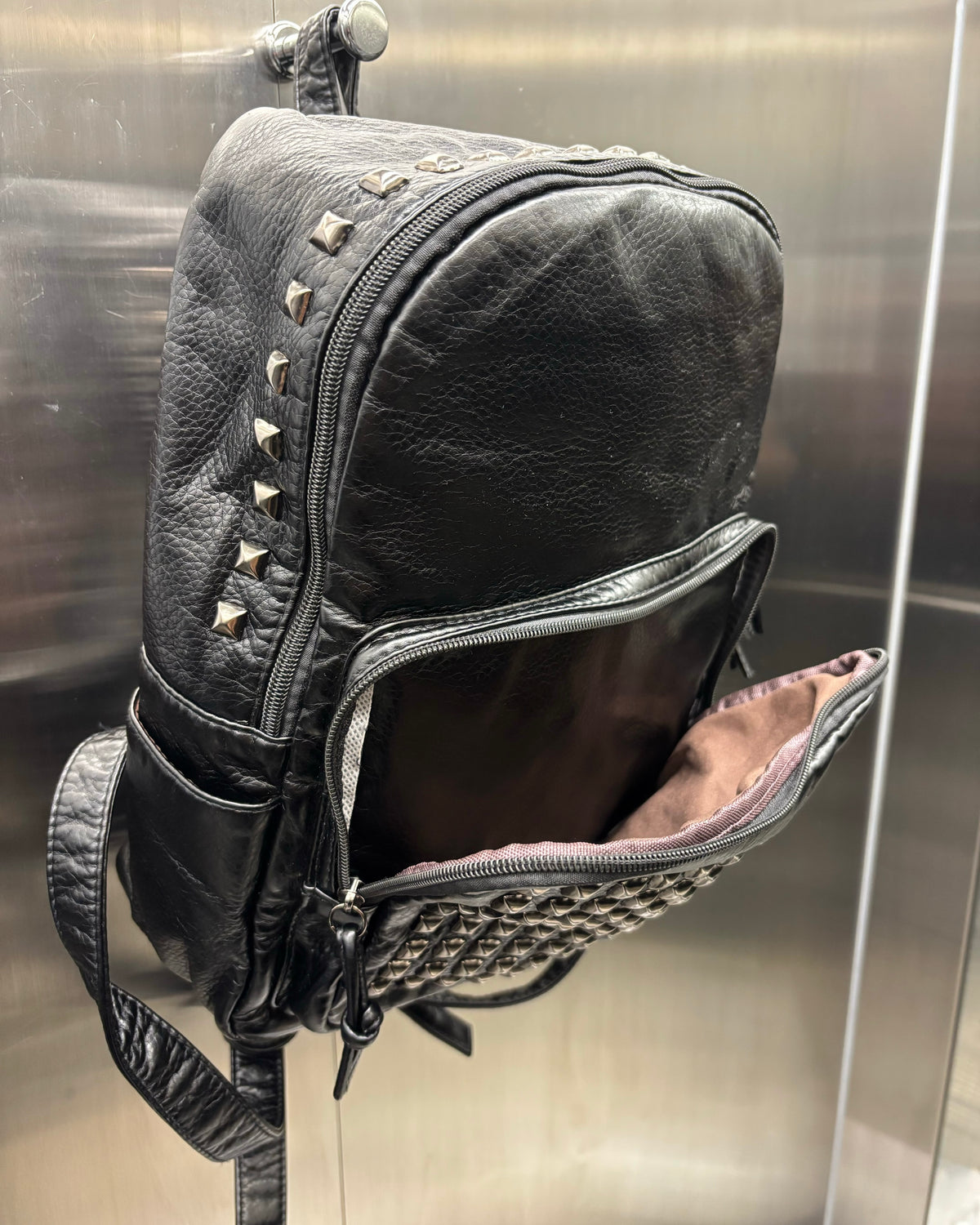 国際配送【Never mind the XU】Y2K Studded Utility Backpack（2color）