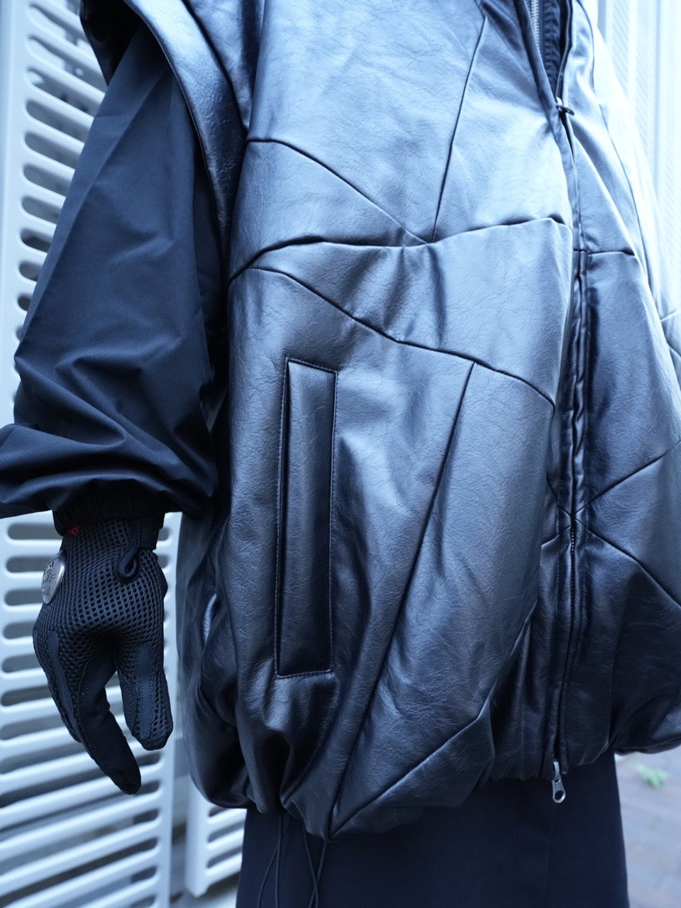 【DIG YOUR OWN GRAVE】star leather vest (2color)