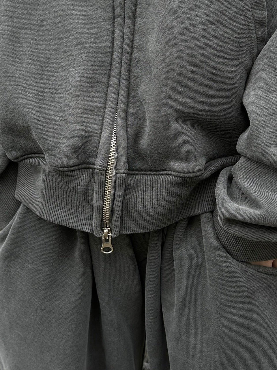 受注制【Chikashitsu +】unisex semi cropped pigment wash hoodie (4color)