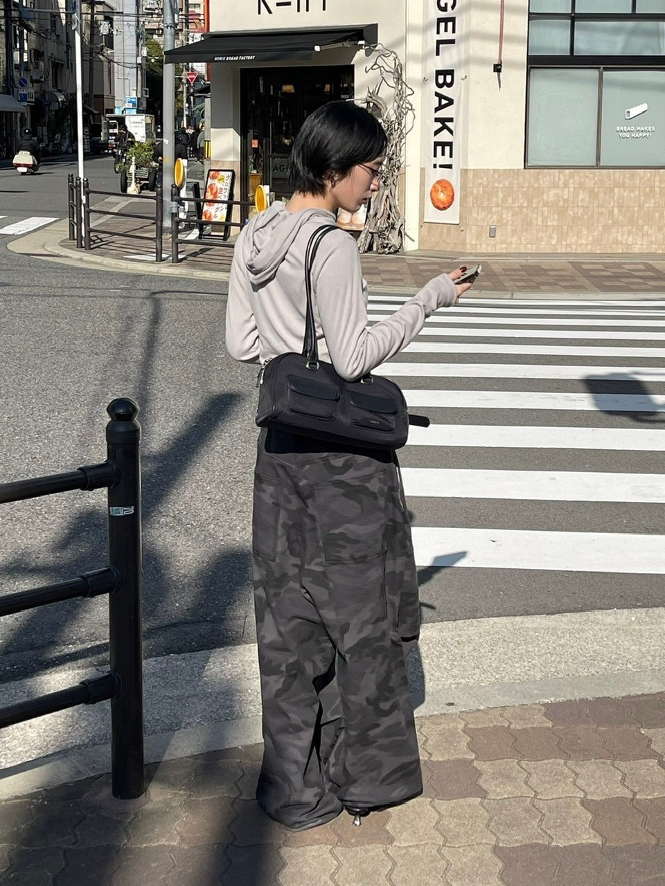 受注制【Chikashitsu +】snap button camouflage pants (2color) / 【チカシツプラス】スナップボタンカモフラージュワイドデニムパンツ